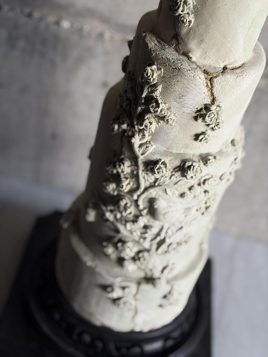 Kintsugi gold detail